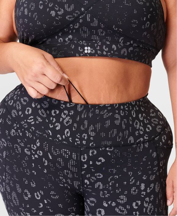 ropa estampado de leopardo reflectante negro T28T664 leggings deportivos 7/8 reflectantes mujer Sweaty Betty